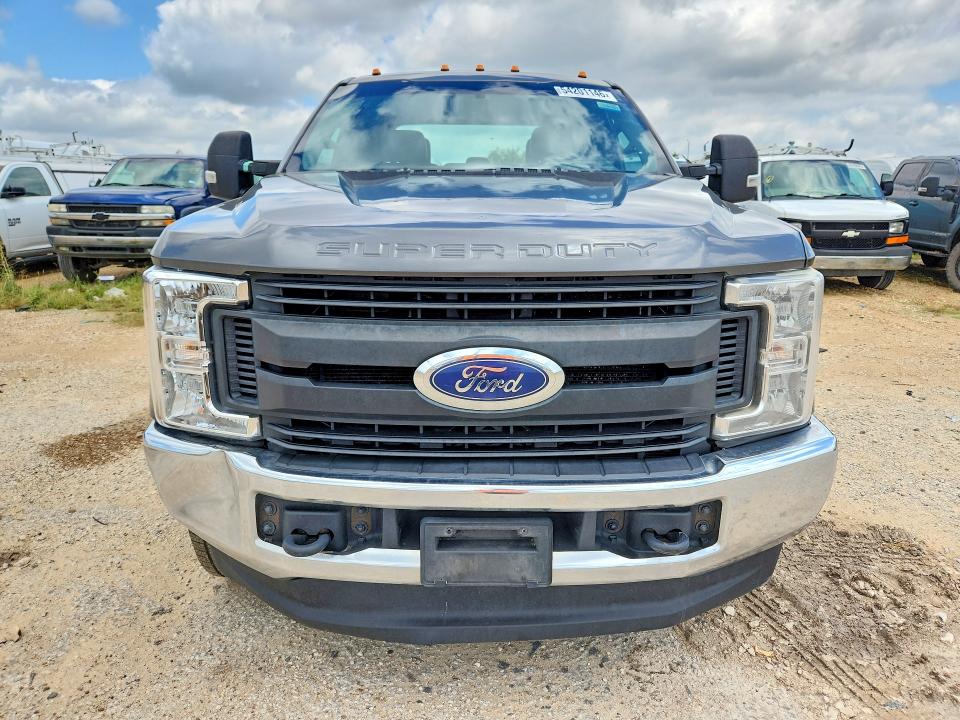 54201146 :رقم المزاد ، 1FT8W3BT2KEC44930 vin ، 2019 Ford F350 مزاد بيع