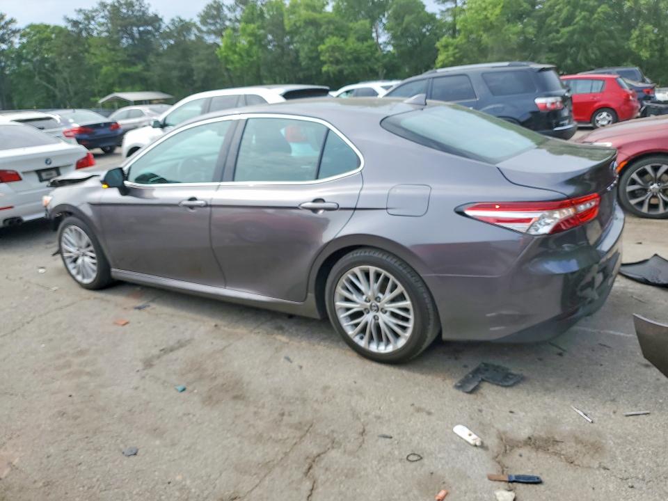 51647336 :رقم المزاد ، 4T1B11HK8JU086603 vin ، 2018 Toyota Camry مزاد بيع