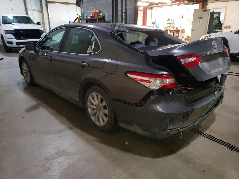 54481936 :رقم المزاد ، 4T1B11HK9JU608347 vin ، 2018 Toyota Camry مزاد بيع