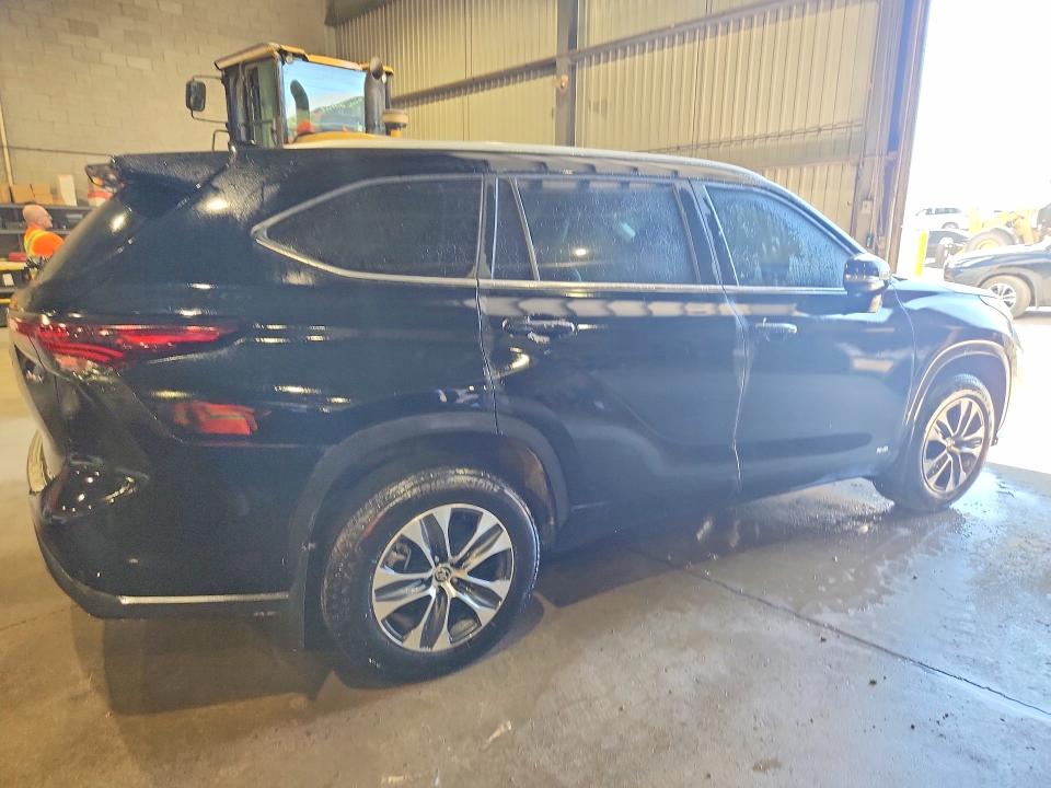 Продажа на аукционе авто 2025 Toyota Highlander, vin: 5TDKBRCHXSS677274, номер лота: 54750266