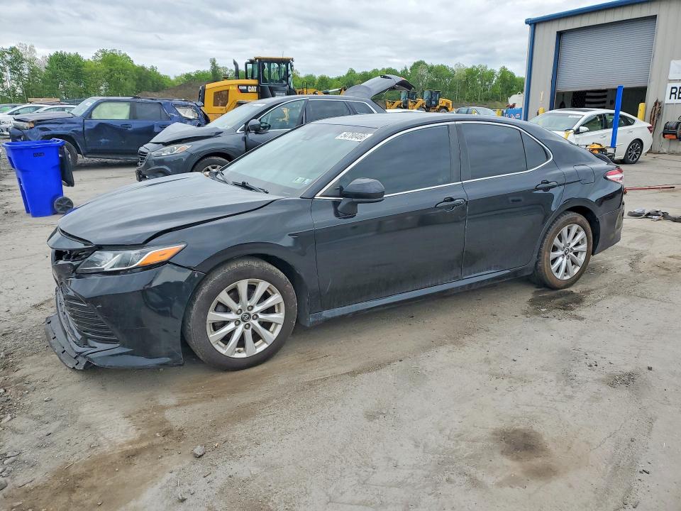 54780466 :رقم المزاد ، 4T1B11HK0JU606132 vin ، 2018 Toyota Camry مزاد بيع