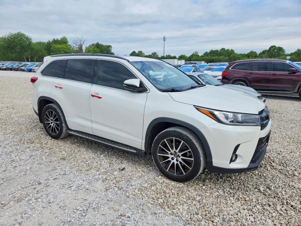 49440846 :رقم المزاد ، 5TDKZRFH6HS516999 vin ، 2017 Toyota Highlander مزاد بيع