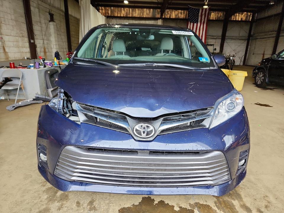 53874776 :رقم المزاد ، 5TDYZ3DC6JS954751 vin ، 2018 Toyota Sienna مزاد بيع