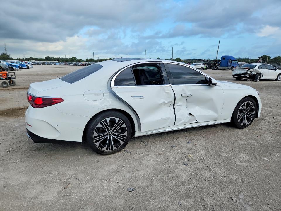 53556646 :رقم المزاد ، W1KLF4GB9SA113457 vin ، 2025 Mercedes-benz E مزاد بيع