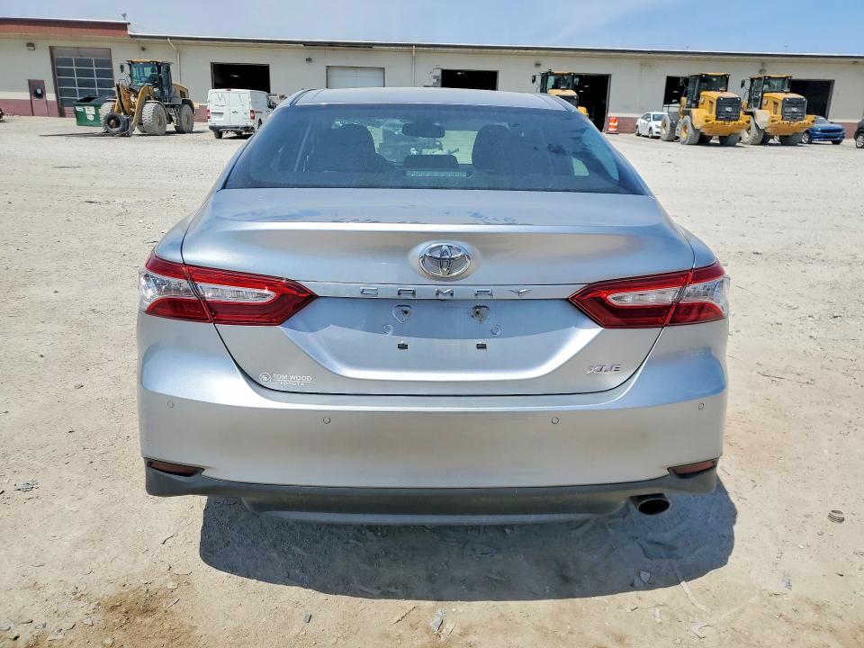 2018 Toyota Camry მანქანა იყიდება აუქციონზე, vin: 4T1B11HK6JU009678, აუქციონის ნომერი: 53367156