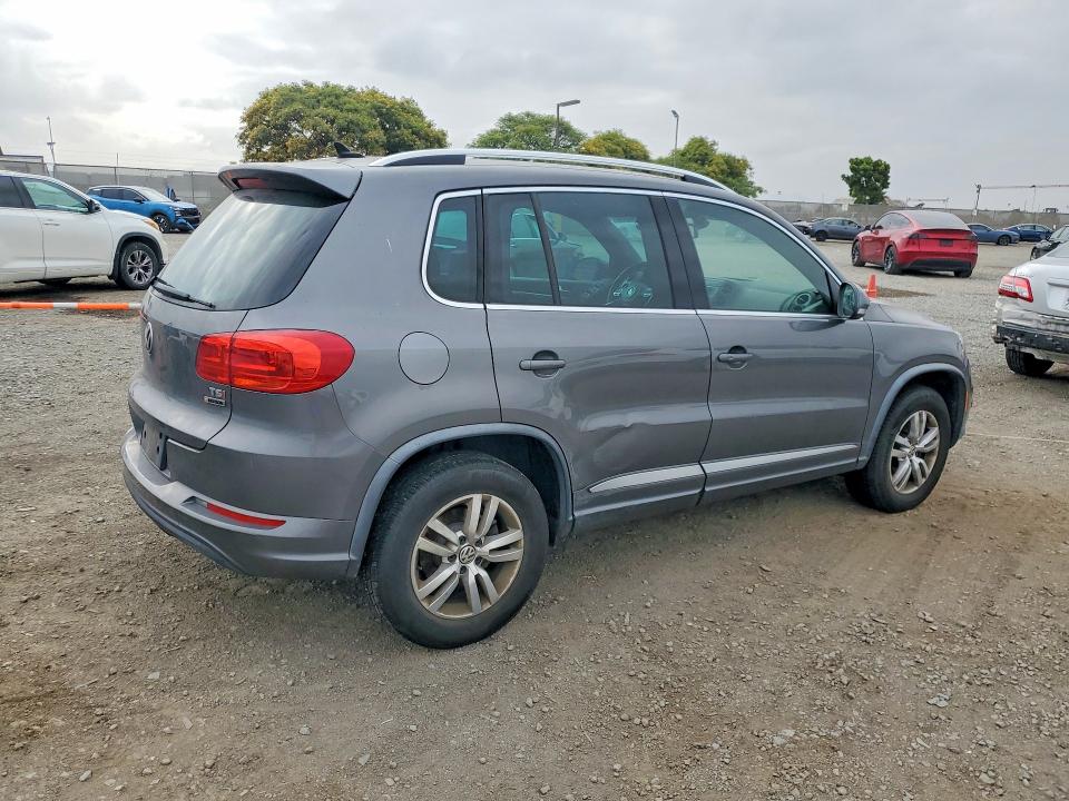 53990996 :رقم المزاد ، WVGBV7AX5GW011982 vin ، 2016 Volkswagen Tiguan مزاد بيع