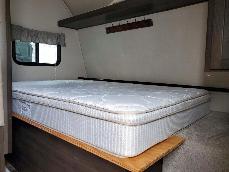 53936446 :رقم المزاد ، 4YDT17617KW105554 vin ، 2019 Keystone Springdale مزاد بيع