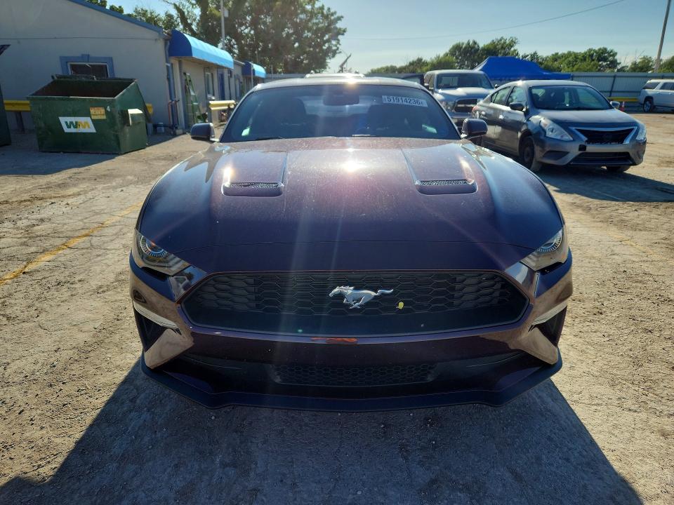 51914236 :رقم المزاد ، 1FA6P8TH7J5105098 vin ، 2018 Ford Mustang مزاد بيع