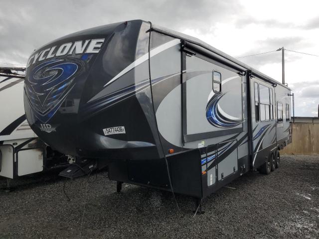 64671566 :رقم المزاد ، 5SFCG4330GE312898 vin ، 2016 Heartland Cyclone مزاد بيع