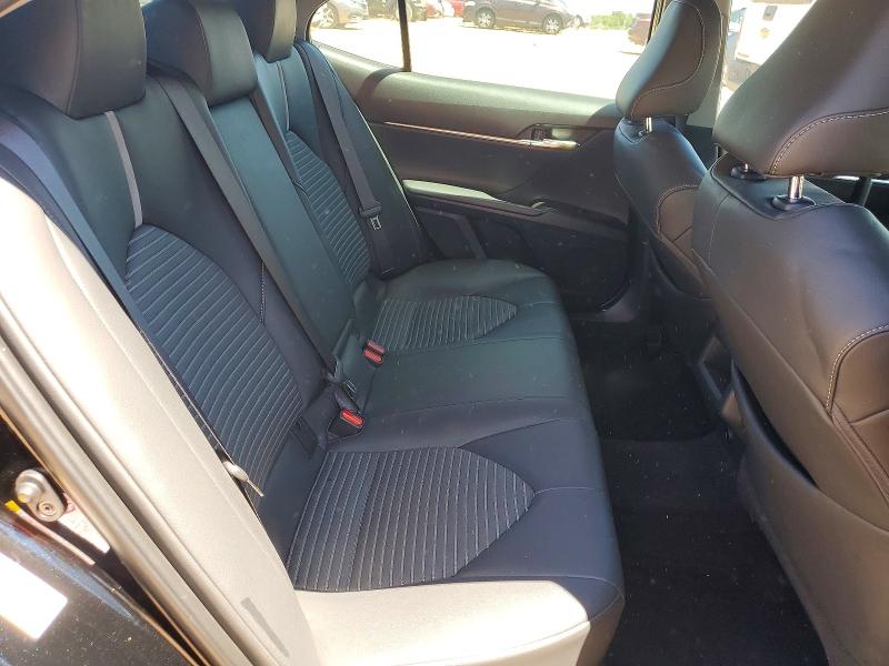 53626986 :رقم المزاد ، 4T1B11HK3JU528462 vin ، 2018 Toyota Camry مزاد بيع