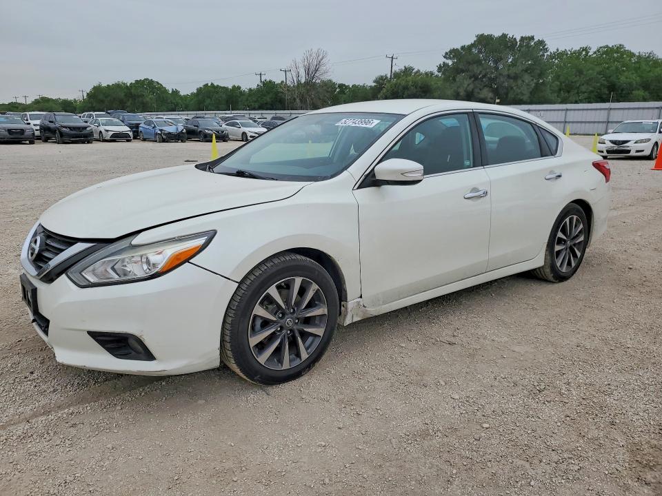 Продажа на аукционе авто 2017 Nissan Altima, vin: 1N4AL3AP4HC125172, номер лота: 52743996