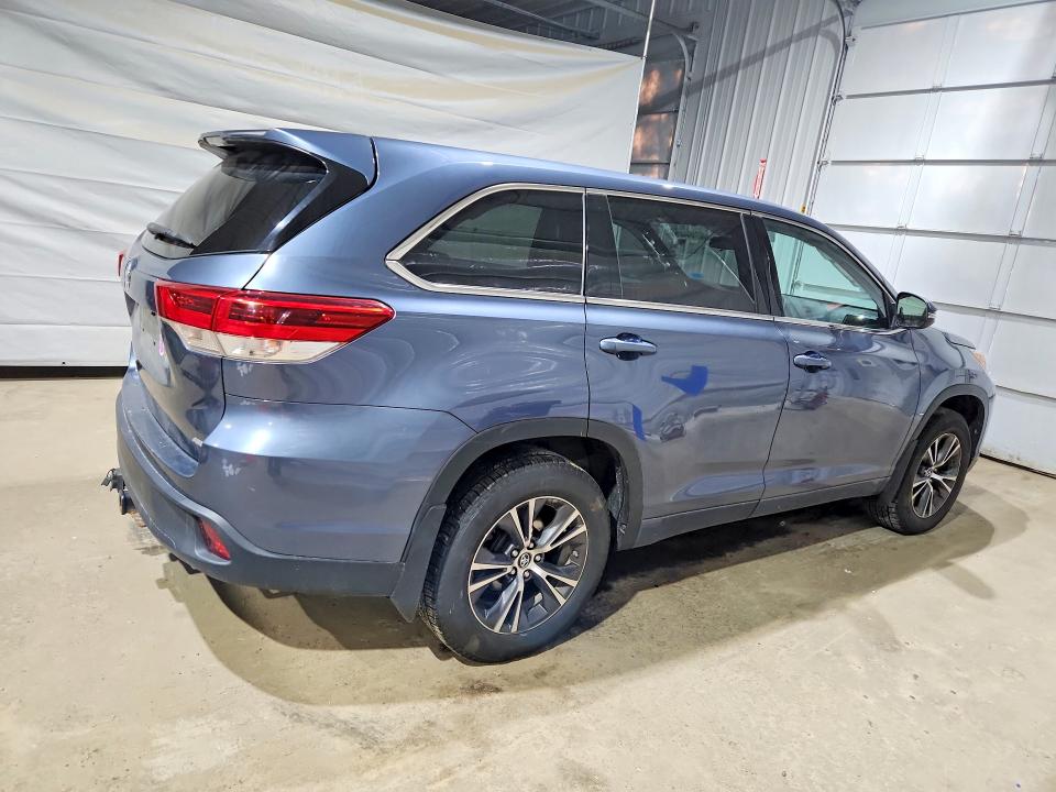 52164426 :رقم المزاد ، 5TDBZRFH6JS887215 vin ، 2018 Toyota Highlander مزاد بيع
