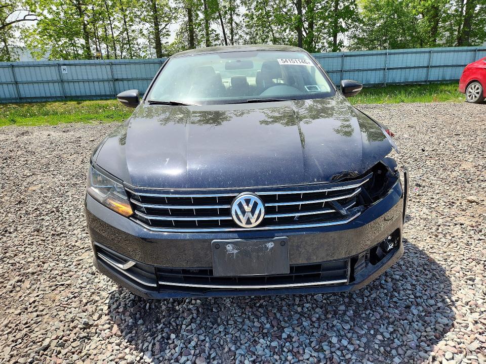 54151146 :رقم المزاد ، 1VWBA7A34JC002662 vin ، 2018 Volkswagen Passat مزاد بيع
