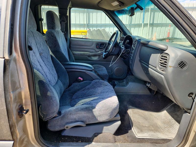 52321556 :رقم المزاد ، 1GTCT19W2Y8284228 vin ، 2000 Gmc Sonoma مزاد بيع