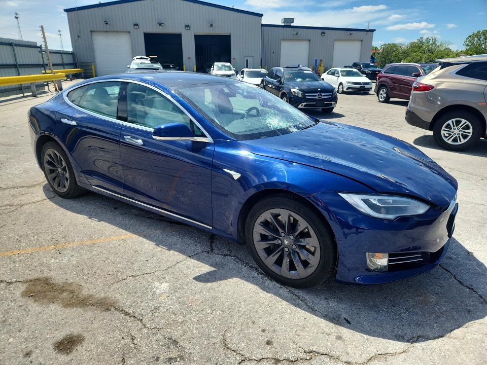 Продажа на аукционе авто 2018 Tesla Model S, vin: 5YJSA1E20JF243493, номер лота: 51999736