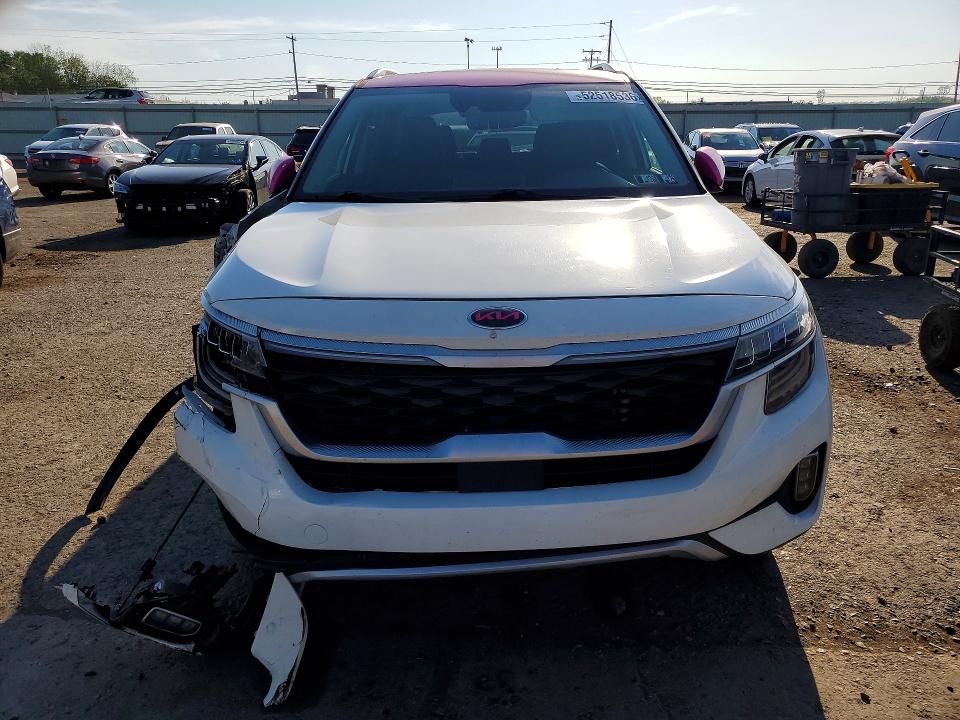 2021 Kia Seltos მანქანა იყიდება აუქციონზე, vin: KNDETCA29M7043621, აუქციონის ნომერი: 52518536
