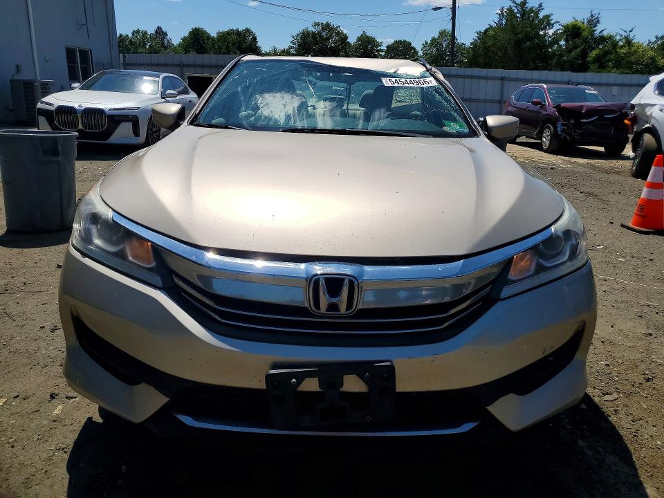 54544966 :رقم المزاد ، 1HGCR2F32HA110619 vin ، 2017 Honda Accord مزاد بيع