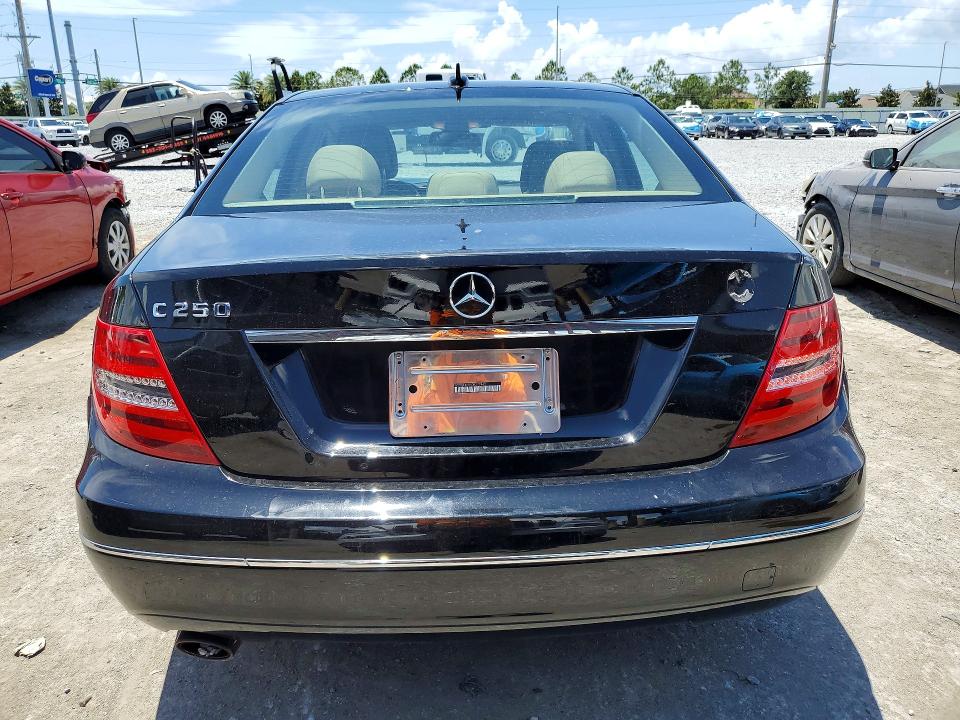 Продажа на аукционе авто 2013 Mercedes-benz C, vin: WDDGF4HB1DR272462, номер лота: 52555606