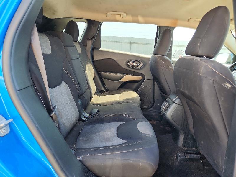 54465286 :رقم المزاد ، 1C4PJLCB1JD563742 vin ، 2018 Jeep Cherokee مزاد بيع