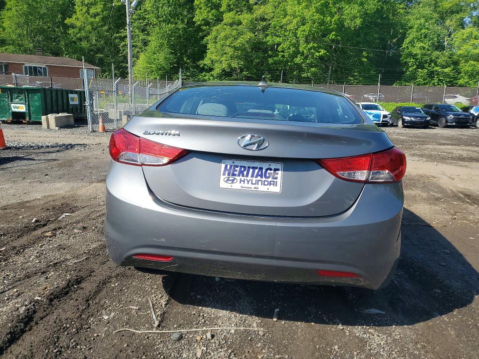 2013 Hyundai Elantra მანქანა იყიდება აუქციონზე, vin: 5NPDH4AE7DH175009, აუქციონის ნომერი: 51973616