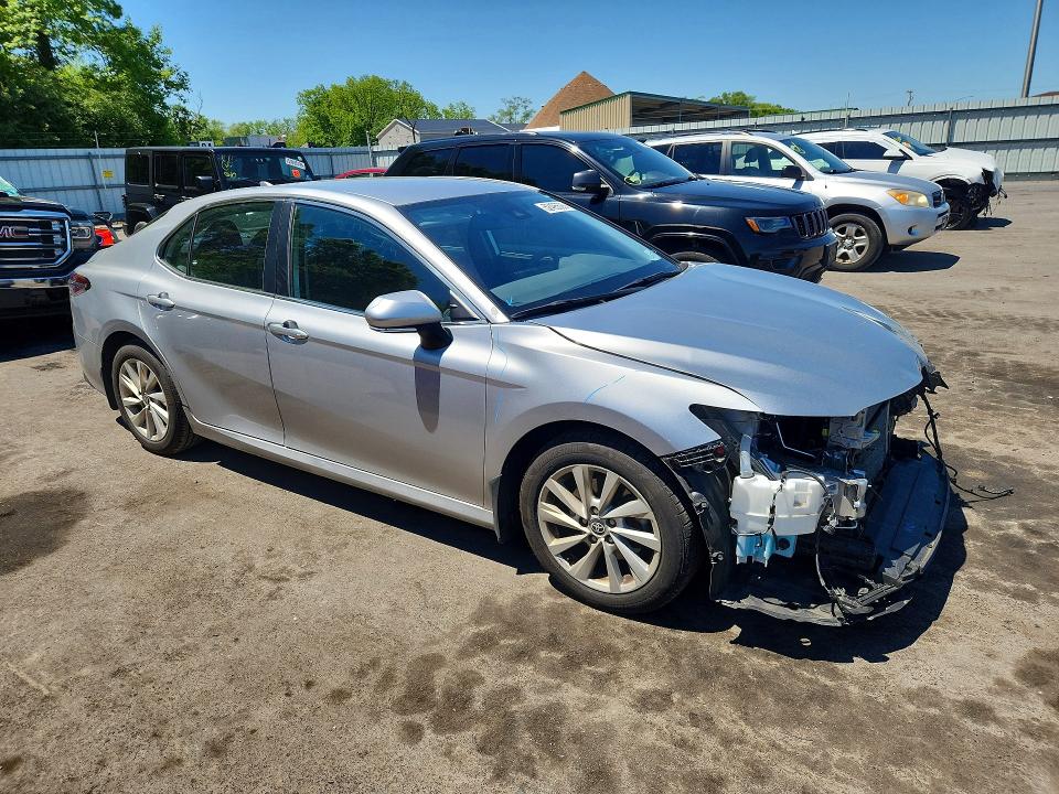 52495526 :رقم المزاد ، 4T1R11AK7NU704749 vin ، 2022 Toyota Camry مزاد بيع