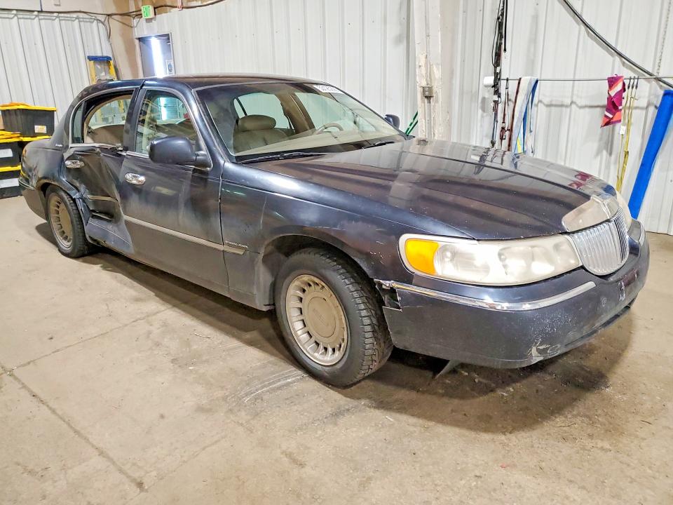 Продаж на аукціоні авто 2000 Lincoln Town Car, vin: 1LNHM81W2YY894293, номер лоту: 53125206