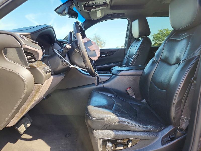 54485516 :رقم المزاد ، 1GYS4KKJ8HR144203 vin ، 2017 Cadillac Escalade مزاد بيع