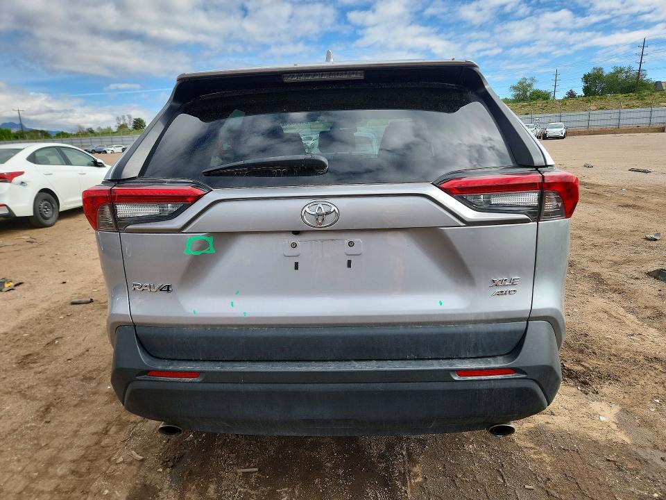 2021 Toyota Rav4 მანქანა იყიდება აუქციონზე, vin: 2T3P1RFV2MC201808, აუქციონის ნომერი: 54829246