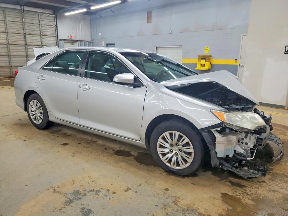 54111176 :رقم المزاد ، 4T1BF1FKXCU586401 vin ، 2012 Toyota Camry مزاد بيع
