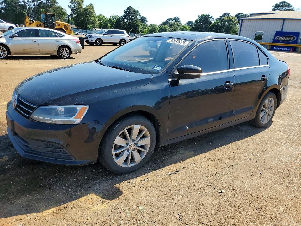 53631096 :رقم المزاد ، 3VWLA7AJXFM305695 vin ، 2015 Volkswagen Jetta مزاد بيع