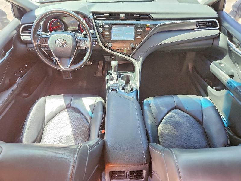 52331046 :رقم المزاد ، 4T1B61HKXJU084028 vin ، 2018 Toyota Camry مزاد بيع