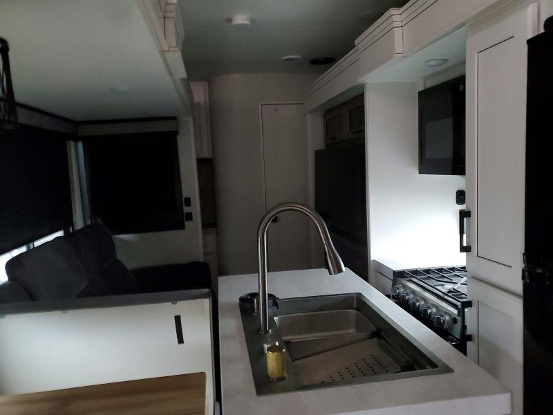 2025 Jayco Jay Recreational Vehicle (rv) მანქანა იყიდება აუქციონზე, vin: 1UJBA0BU6S1C70078, აუქციონის ნომერი: 52027136