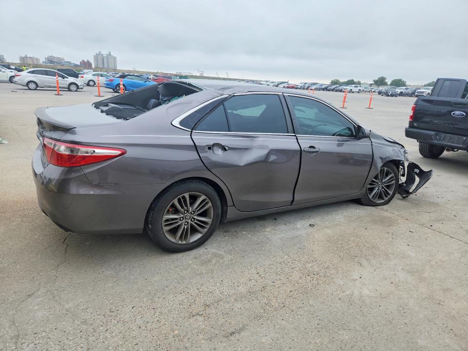 52771256 :رقم المزاد ، 4T1BF1FK4FU923634 vin ، 2015 Toyota Camry مزاد بيع