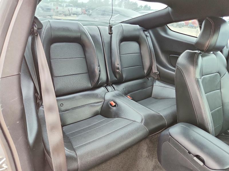 52322626 :رقم المزاد ، 1FA6P8CF6J5137510 vin ، 2018 Ford Mustang مزاد بيع