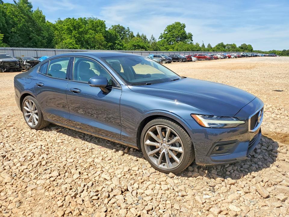 53611536 :رقم المزاد ، 7JR102FK1MG095191 vin ، 2021 Volvo S60 مزاد بيع
