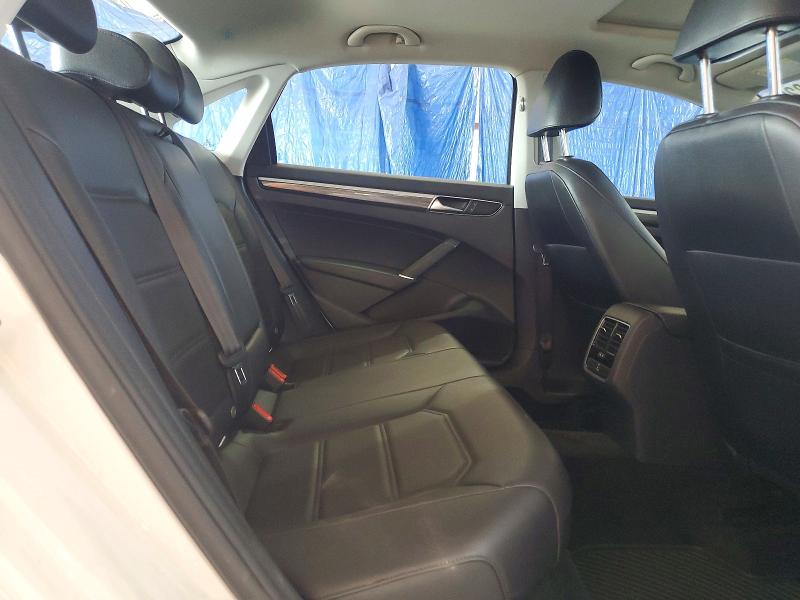 55390826 :رقم المزاد ، 1VWBT7A30HC012075 vin ، 2017 Volkswagen Passat مزاد بيع