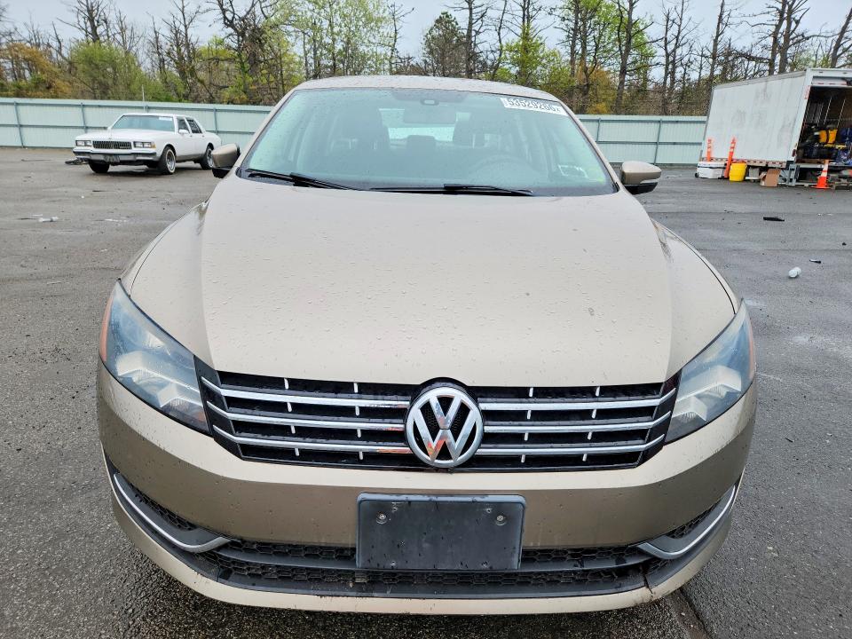 53529266 :رقم المزاد ، 1VWAT7A31FC072763 vin ، 2015 Volkswagen Passat مزاد بيع