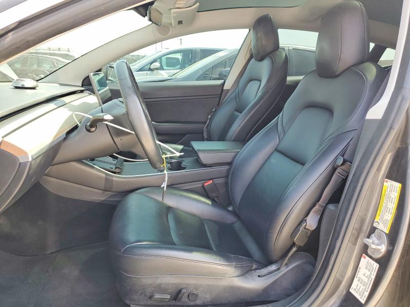 52870786 :رقم المزاد ، 5YJ3E1EA4JF045418 vin ، 2018 Tesla Model 3 مزاد بيع