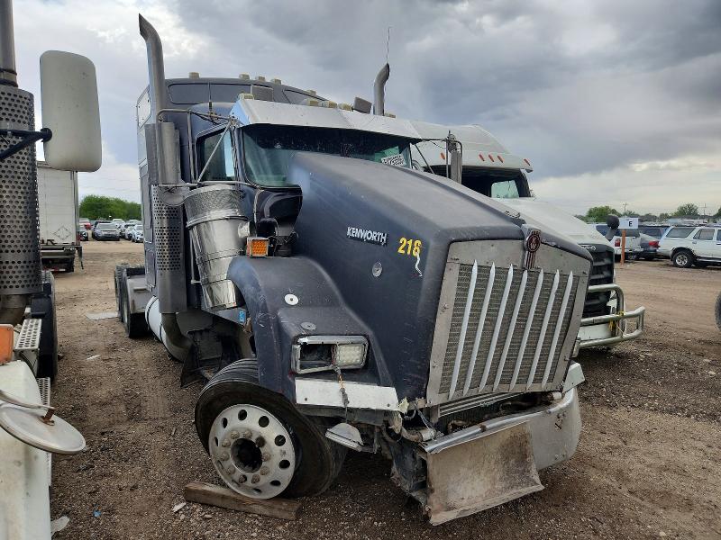 54293556 :رقم المزاد ، 1XKDDB9X63J383088 vin ، 2003 Kenworth Construction مزاد بيع