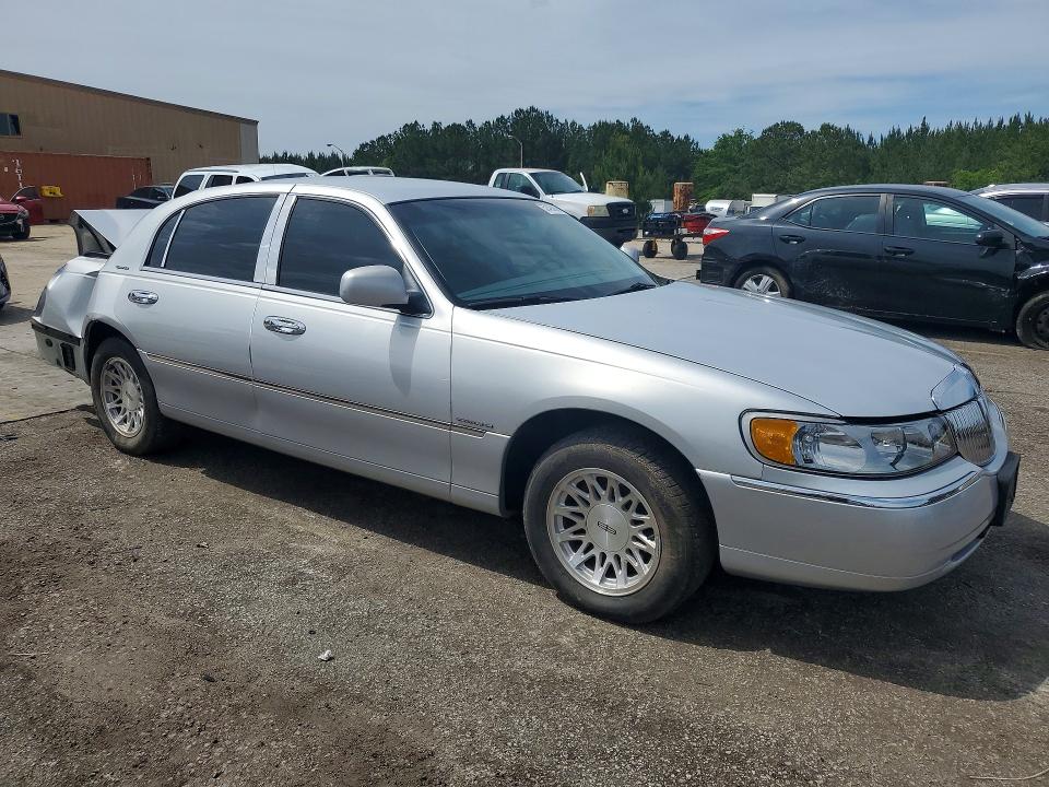 Auction sale of the 1999 Lincoln Town Car, vin: 1LNHM82W2XY677470, lot number: 52493666