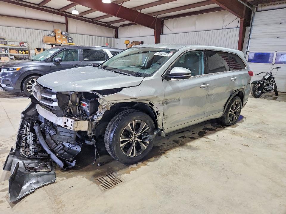 Продажа на аукционе авто 2018 Toyota Highlander, vin: 5TDZARFH0JS035819, номер лота: 55209396