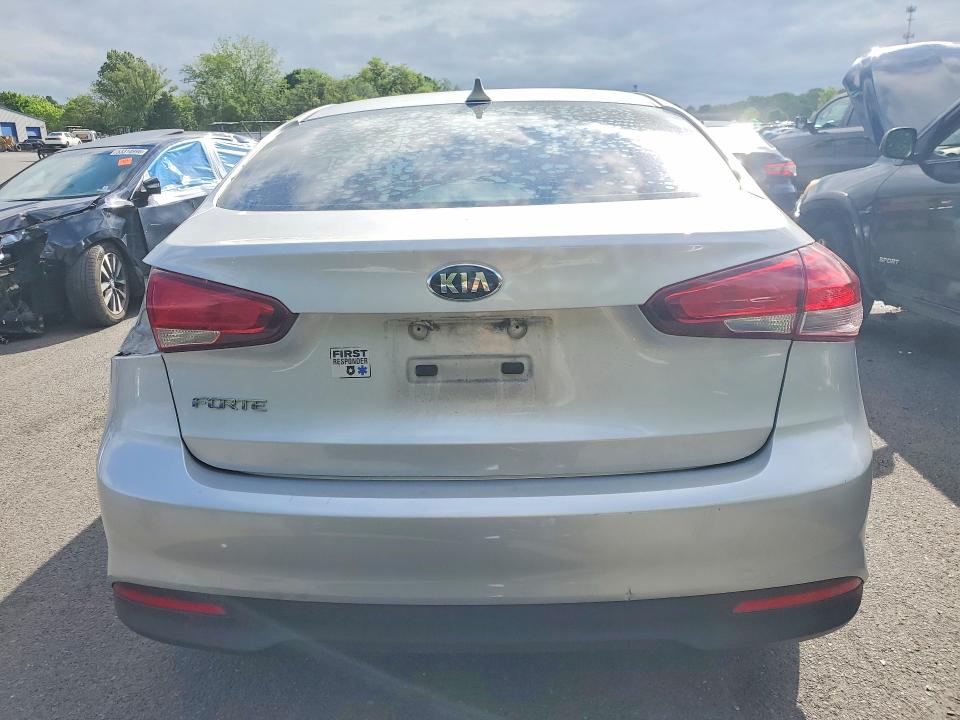 53622226 :رقم المزاد ، 3KPFK4A73JE178100 vin ، 2018 Kia Forte مزاد بيع