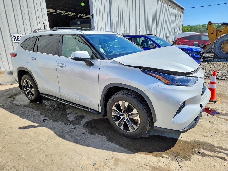 Продажа на аукционе авто 2022 Toyota Highlander, vin: 5TDGZRBH5NS245456, номер лота: 55329406