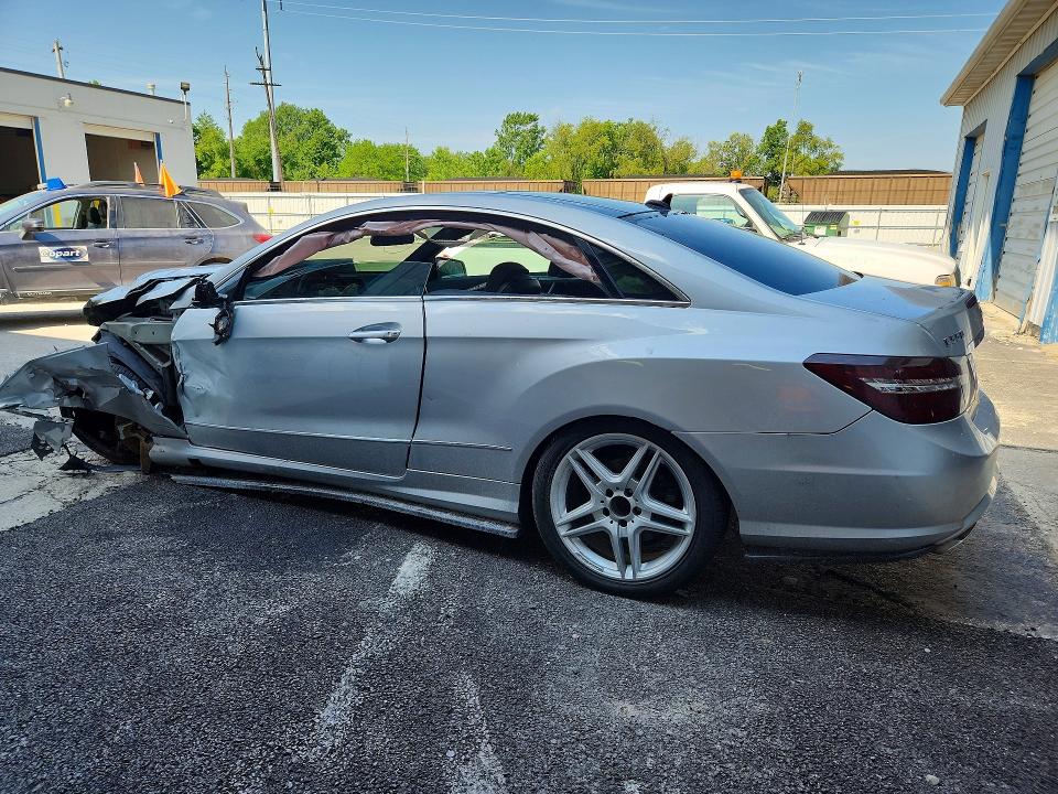 53320726 :رقم المزاد ، WDDKJ7CB2BF070035 vin ، 2011 Mercedes-benz E مزاد بيع