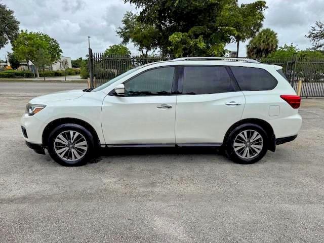 Продажа на аукционе авто 2017 Nissan Pathfinder, vin: 5N1DR2MM1HC627750, номер лота: 55023996