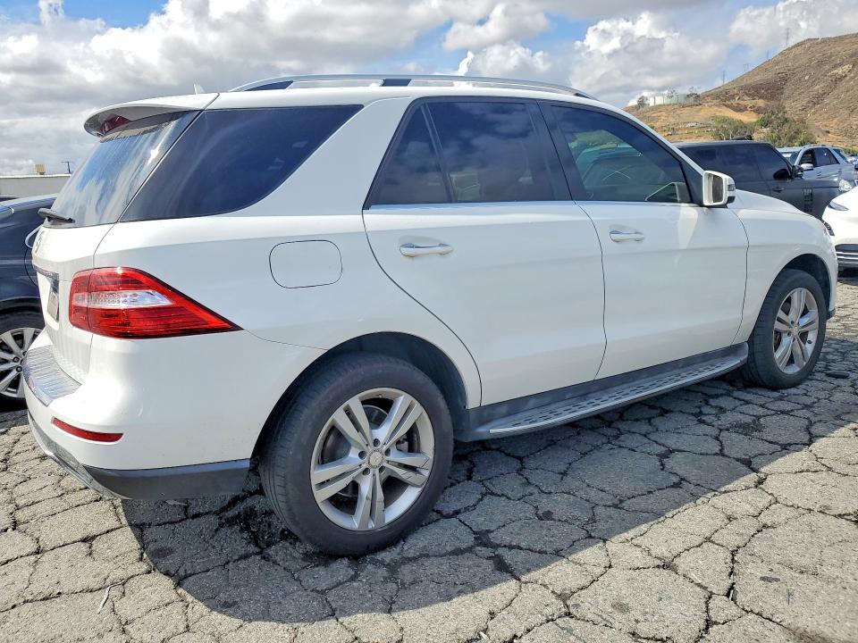 52396556 :رقم المزاد ، 4JGDA5JBXFA561672 vin ، 2015 Mercedes-benz Ml مزاد بيع