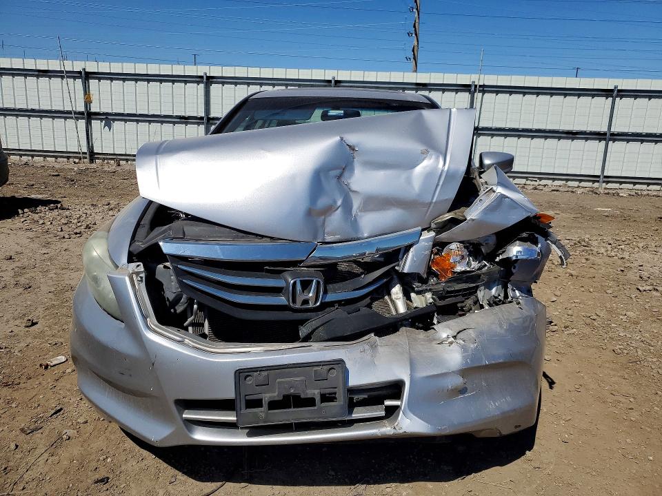 52868406 :رقم المزاد ، 1HGCP2F89BA044725 vin ، 2011 Honda Accord مزاد بيع
