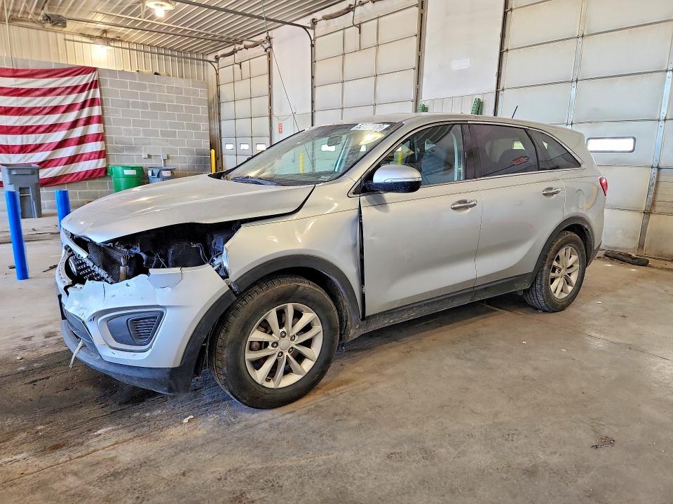 2017 Kia Sorento მანქანა იყიდება აუქციონზე, vin: 5XYPG4A3XHG252550, აუქციონის ნომერი: 52130376