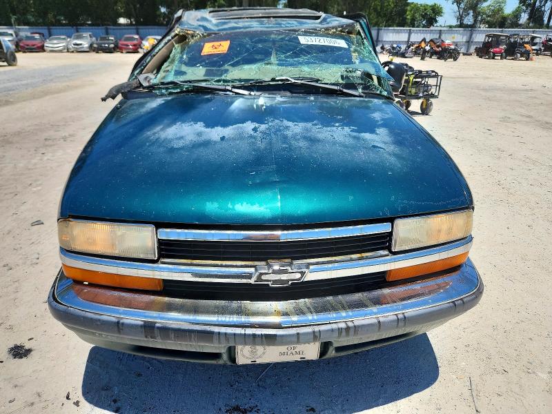 53727006 :رقم المزاد ، 1GNCS13W8W2227308 vin ، 1998 Chev Blazer مزاد بيع