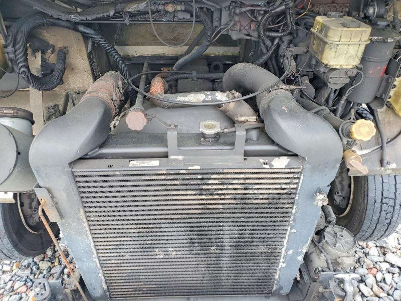 53539216 :رقم المزاد ، 4UZA4FF41YCF81362 vin ، 2000 Freightliner Mt45 Chassis مزاد بيع